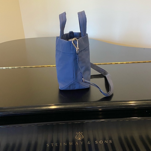 NWT Athletic Athleisure Minimalist Travel RARE Lululemon On My Level Bag *Micro - Picture 6 of 17